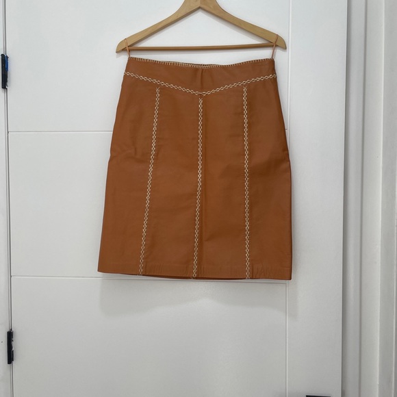 Gap Genuine Leather skirt with stitching detail. Size 6. Amazing amazing find! - Picture 5 of 5
